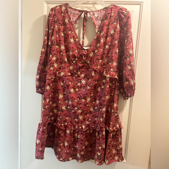 💕free with purchase! LUSH RUFFLE TRIMMED OPEN BACK DRESS - Picture 2 of 4